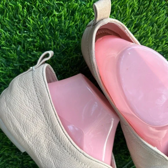 LUCCA LANE BAYLA LIGHT TAN GENUINE SOFT LEATHER FLATS HEEL TAB GUC 9M - Picture 12 of 12